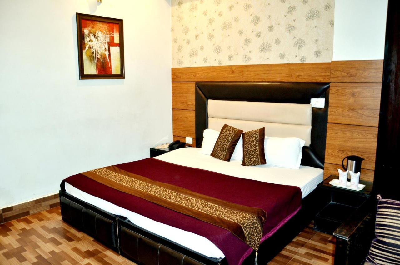 Hotel B.R. Inn Pānīpat Extérieur photo